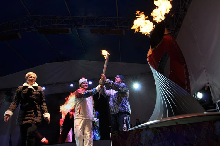 Мурманск передал эстафету Олимпийского огня Северодвинску