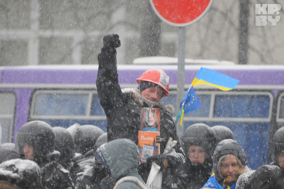 Протесты в Украине не стихают уже третью неделю.