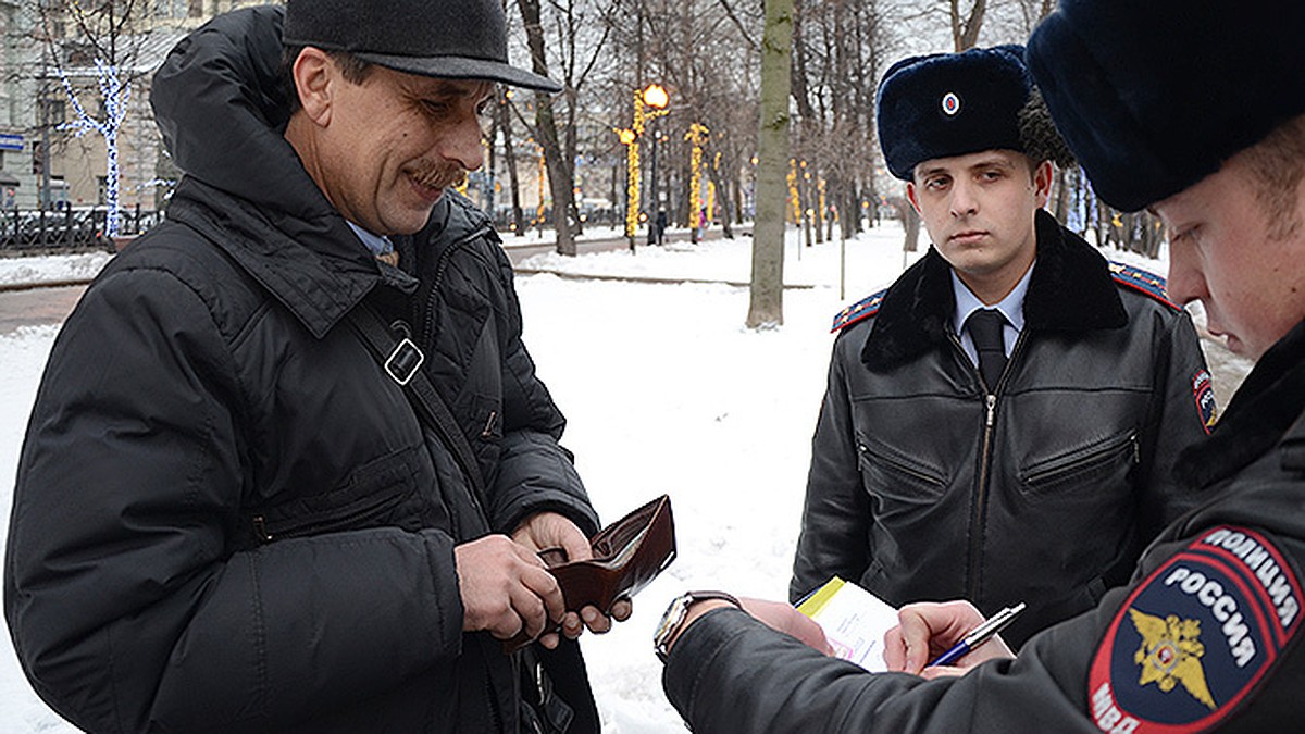 В Москве за курение в общественных местах теперь можно реально лишиться  денег - KP.RU