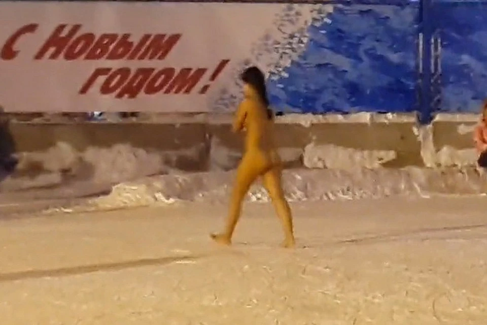 Полностью голая женщина искупалась в фонтане у ГПНТБ в Новосибирске - lys-cosmetics.ru