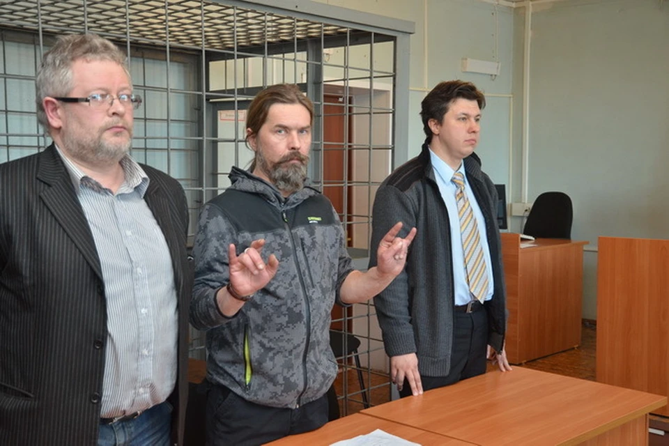 Через пару часов после дебоша "Паука" доставили в суд города Обь.
