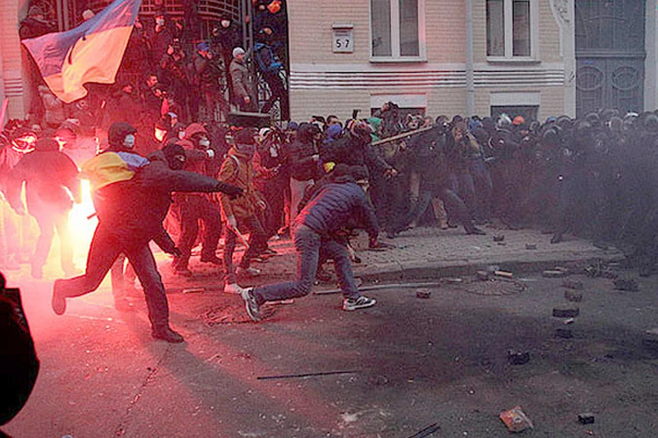 Перемирием на улицах украинской столицы даже не пахнет: в четверг здесь пролилась новая кровь