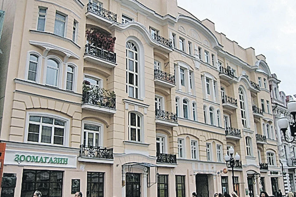 Ул. Арбат, 30. Станция метро «Арбатская»