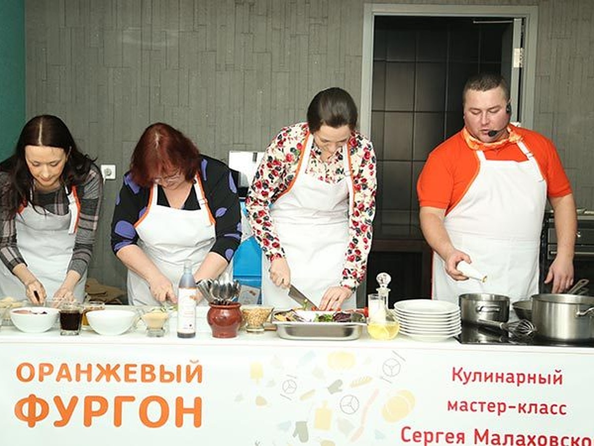 Омичи попробовали блюда от шеф-повара кулинарного телеканала - KP.RU