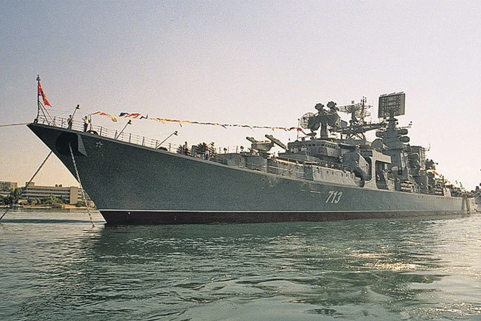 Меры против превращения Севастополя в город американской военно-морской славы
были неизбежны. (На фото - большой противолодочный корабль «Керчь».)