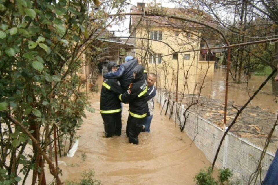 На западе Сербии бушует наводнение