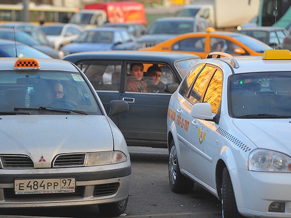 Магнитогорские таксисты поймали разбойников, выстроив живой щит из своих  авто - KP.RU