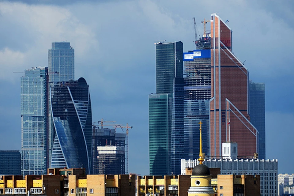 Что касается апартаментов небоскребах, на рынке сейчас есть 190-метровая квартира на 67-м этаже в 72-этажной башне «Москва»