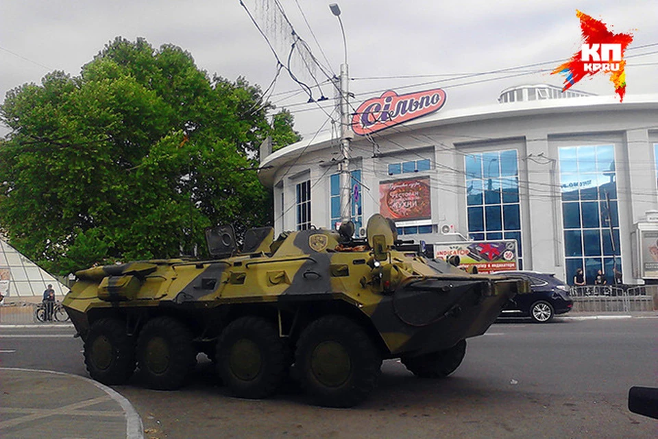 В центре Симферополя бронетехника