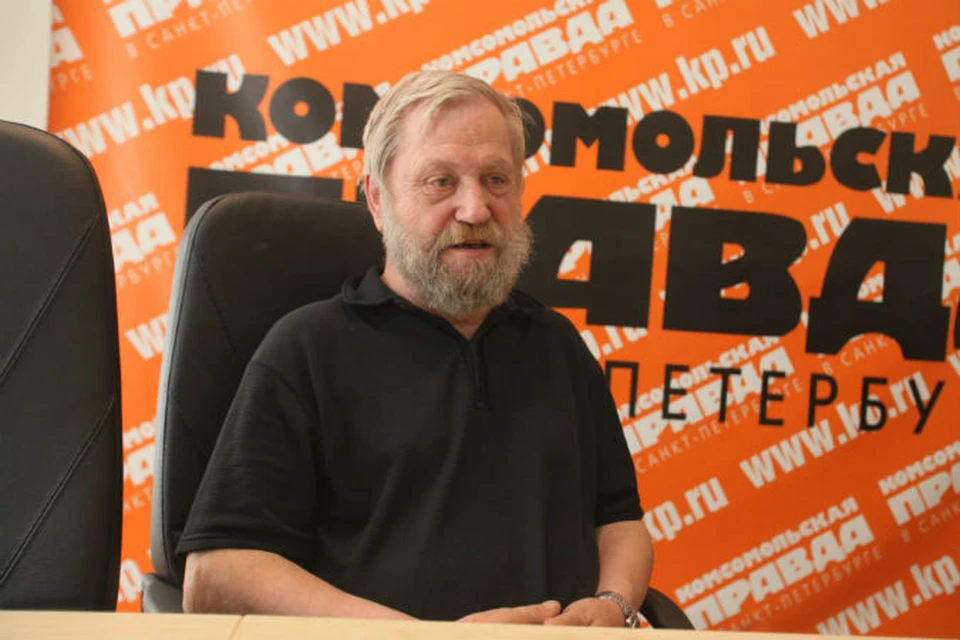 Судя по легкому, открытому характеру Дмитрия Достоевского, величие писателя спокойно спать не мешает.