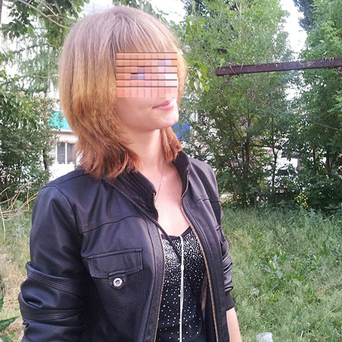 Девушку публично привязали к дереву в лесу и подвесили; почти обнаружил! - riosalon.ru