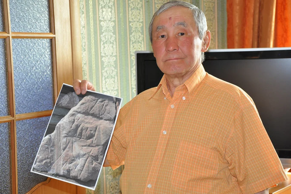 Дмитрий Багадаев предполагает, что таинственные письмена на священном камне указывают на могилу Чингисхана.