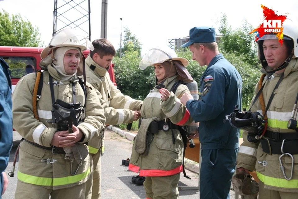 Пожарные Удмуртии: гимн России по утрам, 30-килограммовый костюм и 40 секунд на сборы