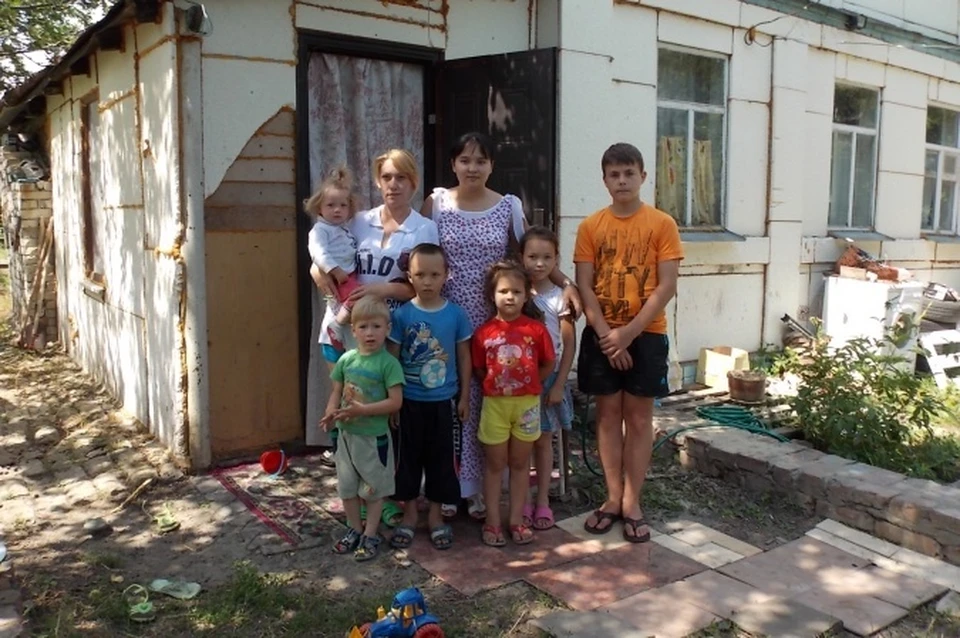 Светлана и Юлия с детьми: в тесноте, да не в обиде