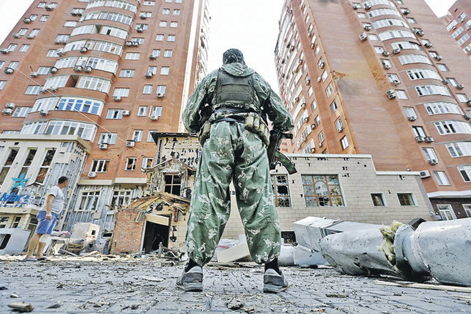 Донецкие новостройки обезображены обстрелами. Киев продолжает уничтожать города Донбасса, перекладывая свои преступления на ополченцев.