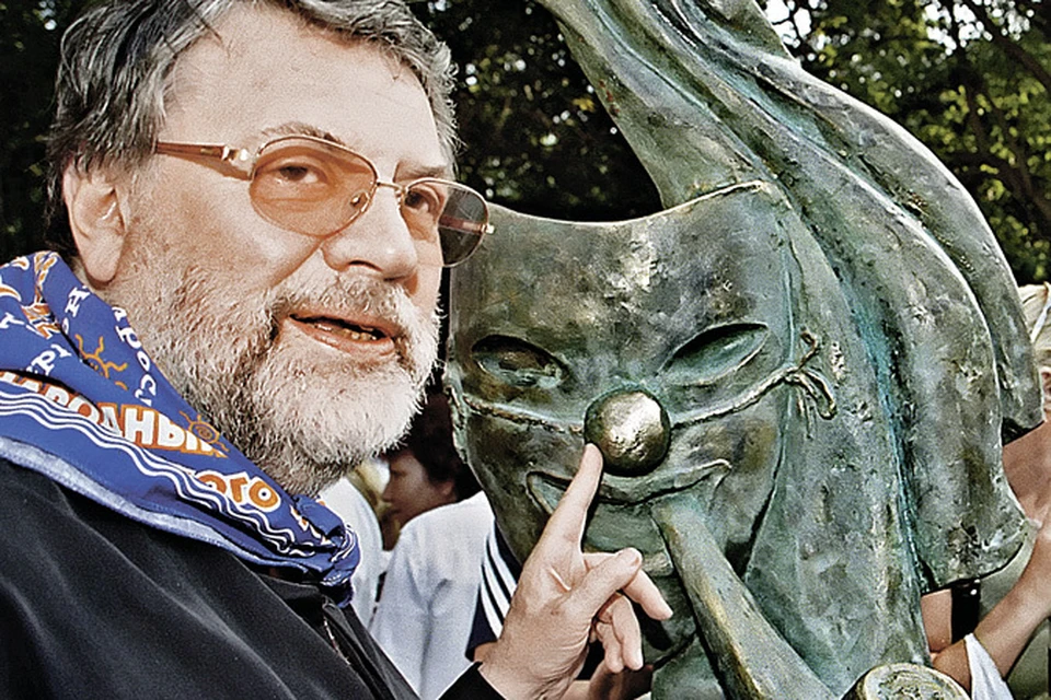 В 2006 году в Ялте был открыт бронзовый памятник трубке Ширвиндта, которая стала чем-то вроде фирменного знака артиста.