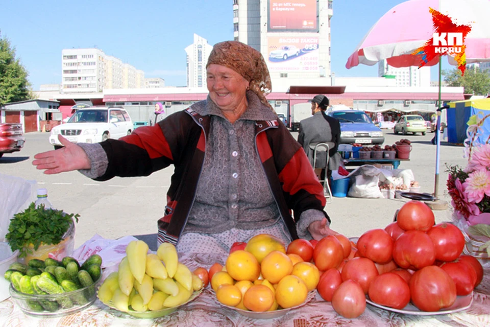 Продает овощи