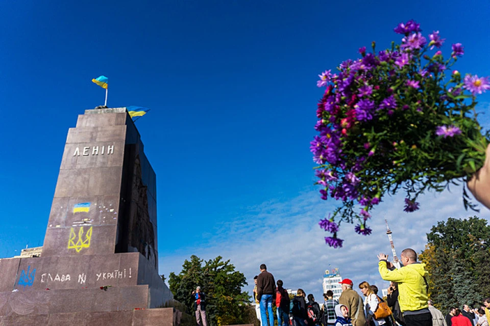 Похоже, что борьбу за главную площадь Харькова у украинских националистов перехватили православные