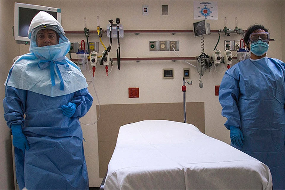 Общавшихся с погибшим от Эболы госпитализируют и выгоняют с работы