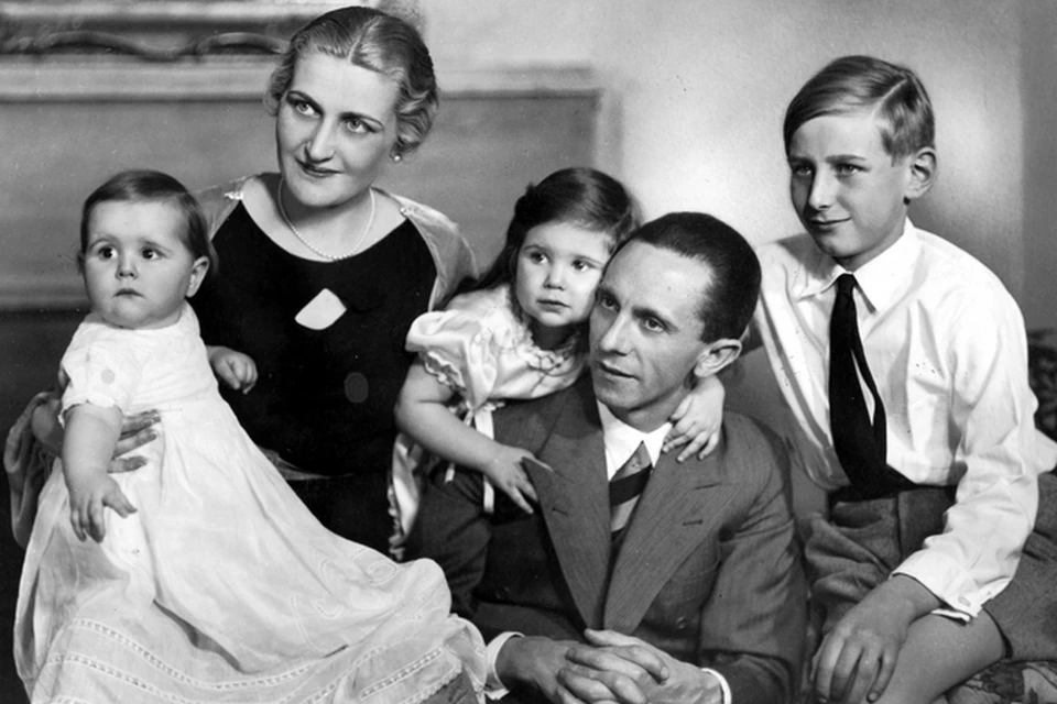 Йозеф Геббельс с семьей. Крайний справа - Харальд Квандт