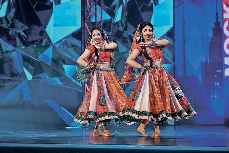 Светлана и Риди покорили жюри танцем в лучших традициях индийского кино. Фото: Канал ТНТ