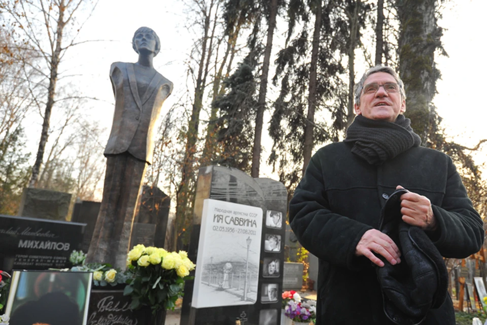 29 ноября, в годовщину смерти поэтессы, на ее могиле на Новодевичьем кладбище открыли монумент
