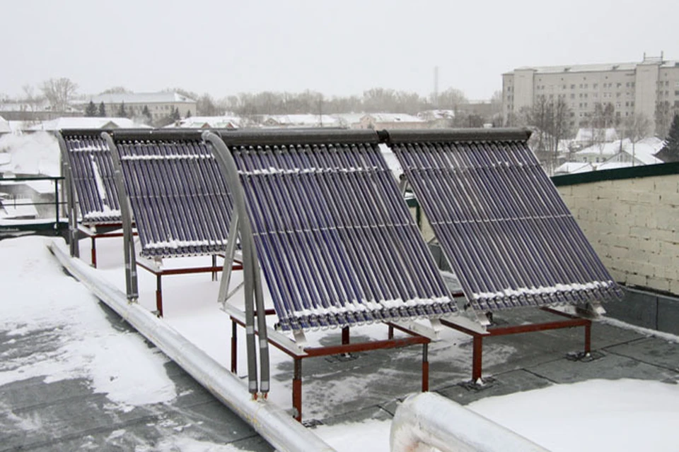 Подобные солнечные коллекторы появятся на крышах как минимум двух многоквартирных домов Ростова-на-Дону. Фото: Олег УКЛАДОВ