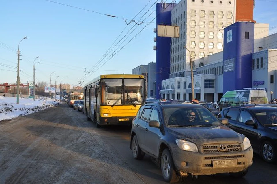 Полосы для общественного транспорта на Новоажимова и Кирова в Ижевске заработают до 1 июля 2015 года