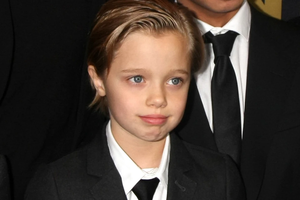 На премьере фильма «Несломленный» восьмилетняя Шайло была неотличима от братьев.