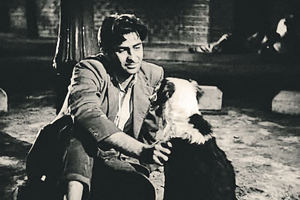 За год «Бродягу» посмотрели 63,7 миллиона россиян - до сих пор эта цифра в тройке самых смотрибельных зарубежных фильмов. Кадр из фильма