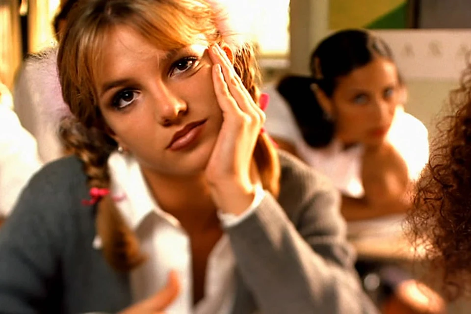 Школьная форма Бритни Спирс из клипа Baby One More Time не устроила бы ни одну администрацию белорусской школы.
Фото: beausic.files.wordpress.com