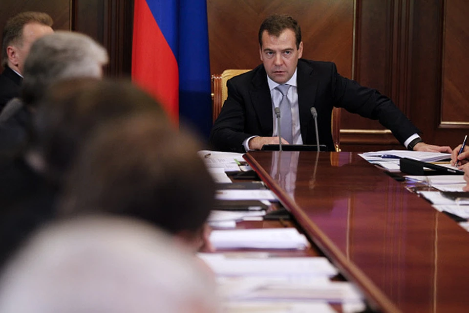 Дмитрий Медведев поручил внести поправки в закон о торговле, касающиеся взаимоотношений между торговыми сетями, поставщиками и сельхозпроизводителями.