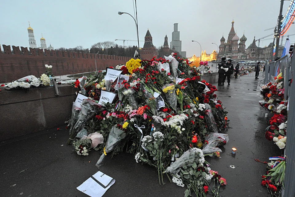 Политик Борис Немцов был убит в центре Москвы на Большом Москворецком мосту в ночь на 28 февраля