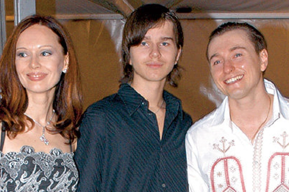 Пасынка Сергея Безрукова (в центре) нашли мертвым в Москве