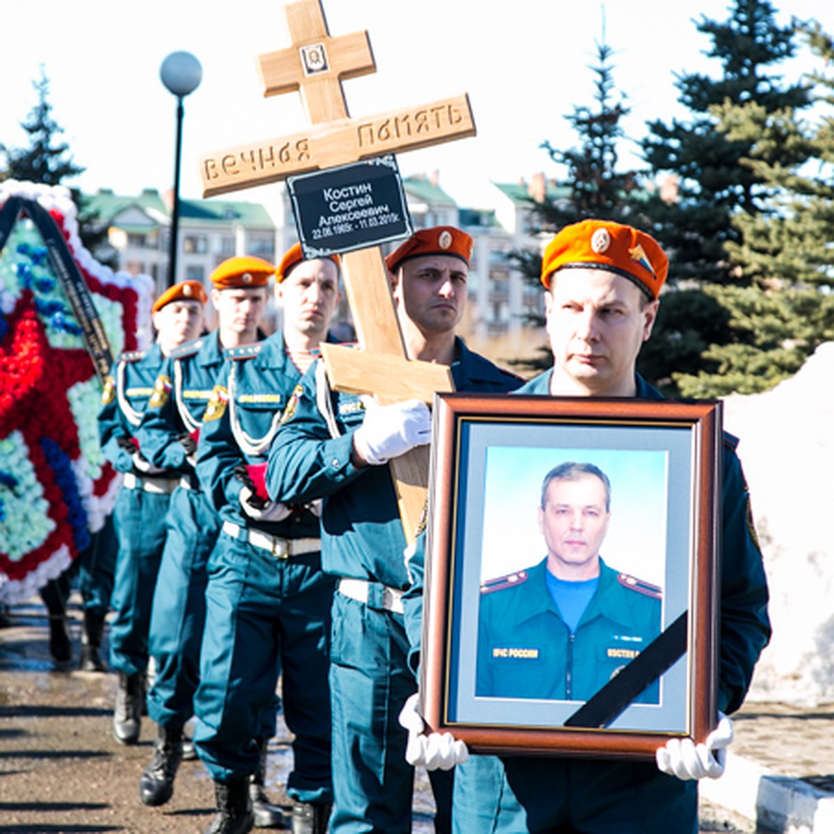 Сын погибшего под завалами ТЦ «Адмирал» подполковника МЧС: «Мечтаю пойти по  стопам отца!» - KP.RU