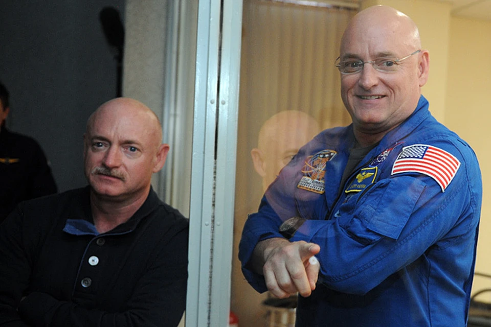 Скотт (справа) отправился в космос, а Марк будет работать по той же программе на Земле
