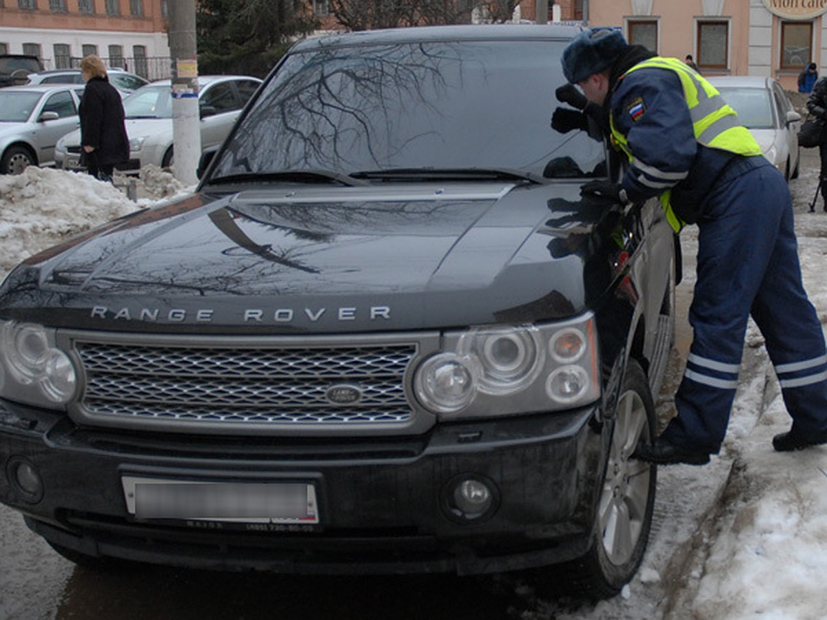 В Челябинске открыт сезон охоты на внедорожники Range Rover - KP.RU