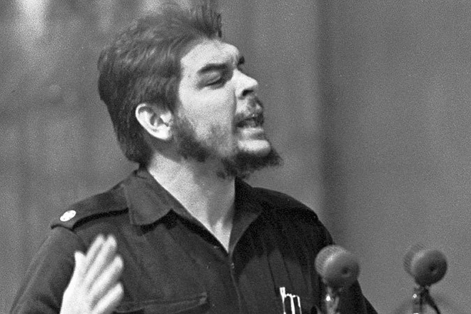 1960 год. Глава правительственной экономической миссии Кубы Эрнесто Че Гевара выступает на митинге советско-кубинской дружбы в Колонном зале Дома Союзов.