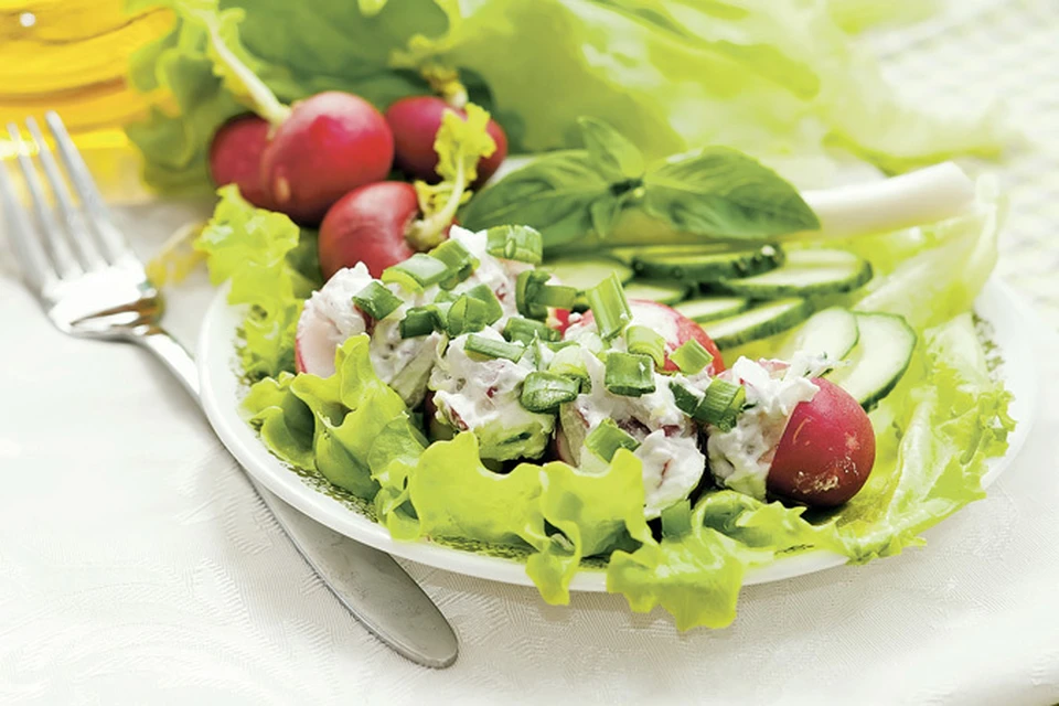 Салат с зерненым творогом и овощами. Фото: PhotoXPress.ru и фотобанк Лори.