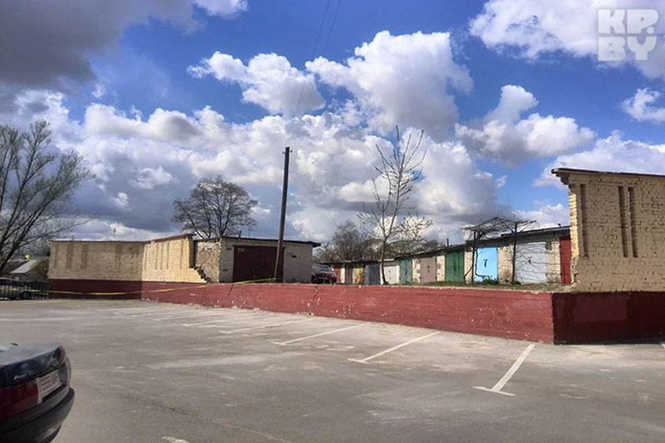 Кто заплатит владельцам авто, на которые упала снесенная ураганом в ...