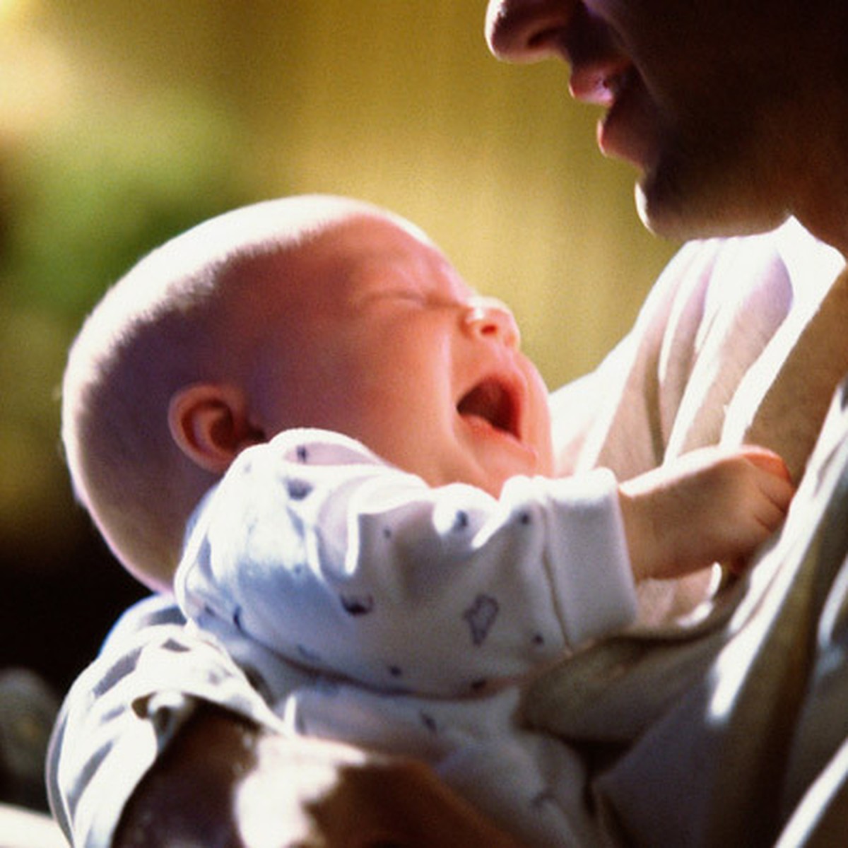Как помочь малышу при срыгиваниях | Philips Avent