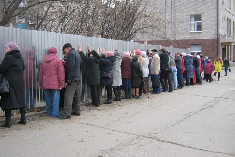 Продолжение битвы за сквер в Ижевске: Вместо деревьев – магазин. Фото: Елена Ворончихина.