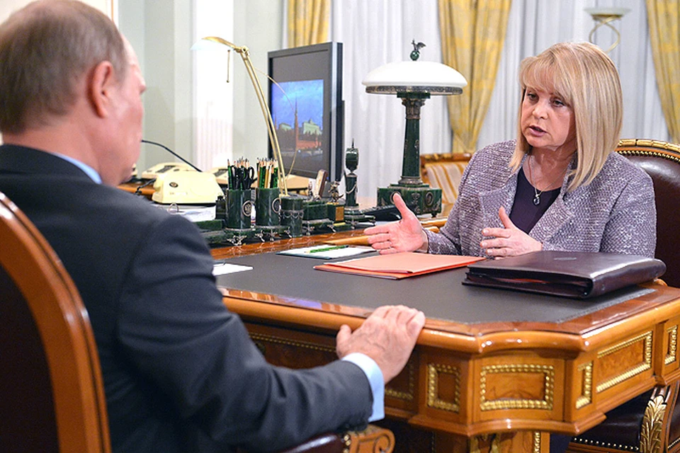 Уполномоченный по правам человека Элла Памфилова представила Владимиру Путину доклад о правах человека в России за 2014 год.