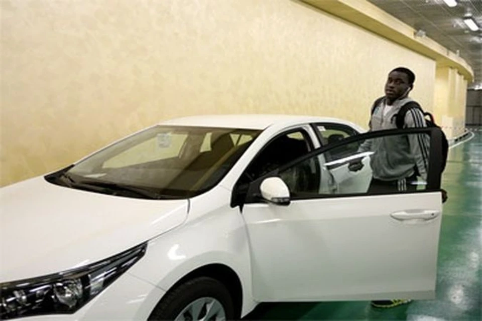 Сенегальский легионер "Терека" получил в подарок автомобиль.