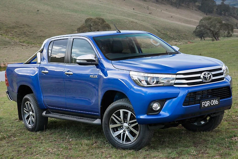 Теперь Hilux выглядит еще массивнее.  Фото Toyota