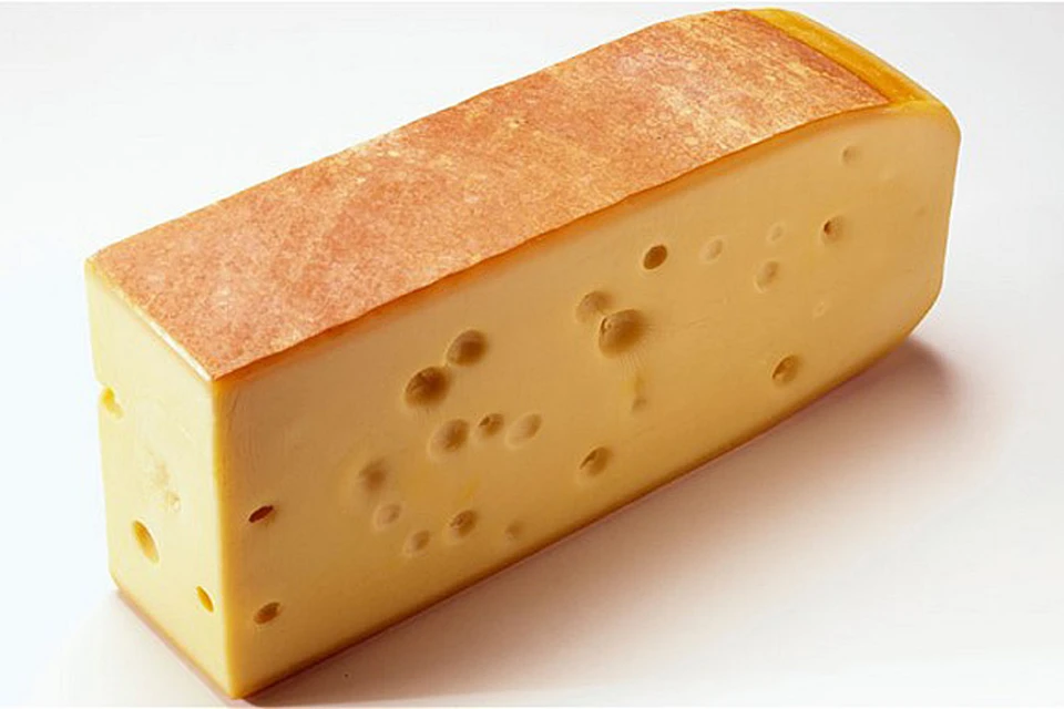 Науке понадобился почти век, чтобы разобраться со знаменитыми швейцарскими сырами и выяснить, откуда в них берутся дырки