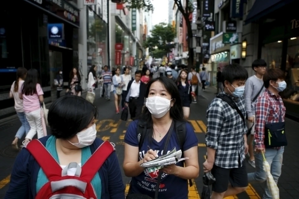 В Южной Корее вообще лучше носить маски
