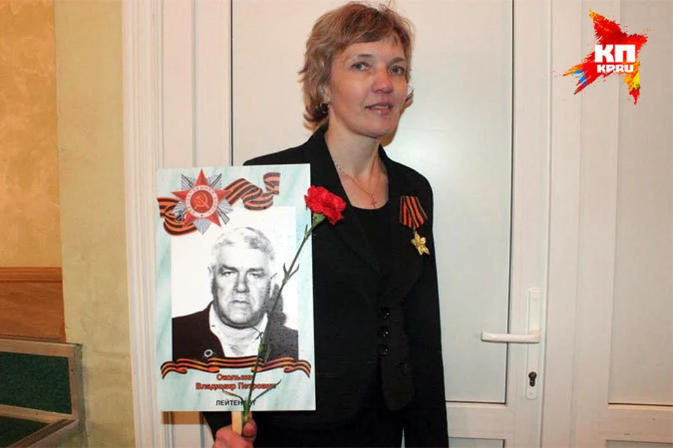Светлана со снимком папы, который хранил «военную тайну» до конца жизни.