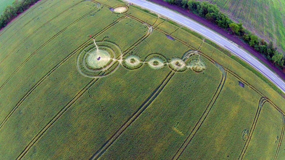 Самое большое нло. Нло в кабардино балкарии 1985. Снимки нло. Подлинные видео посадок на землю нло. Снимки летающей тарелки.