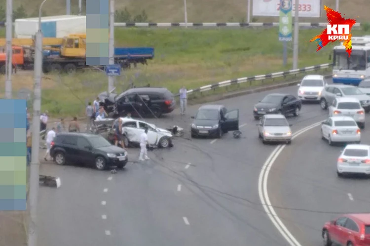 Массовая авария в Уфе: Элитный внедорожник смял три автомобиля